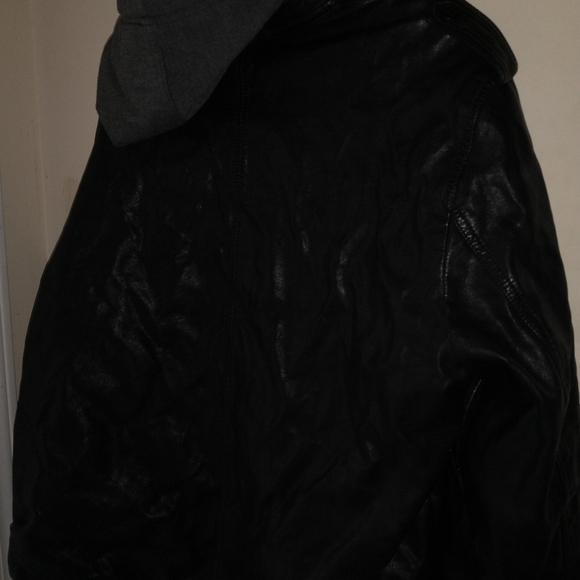 Levi’s Faux Leather Trucker Hoodie with Sherpa Lining Jacket for Men, Size L. - Picture 4 of 4